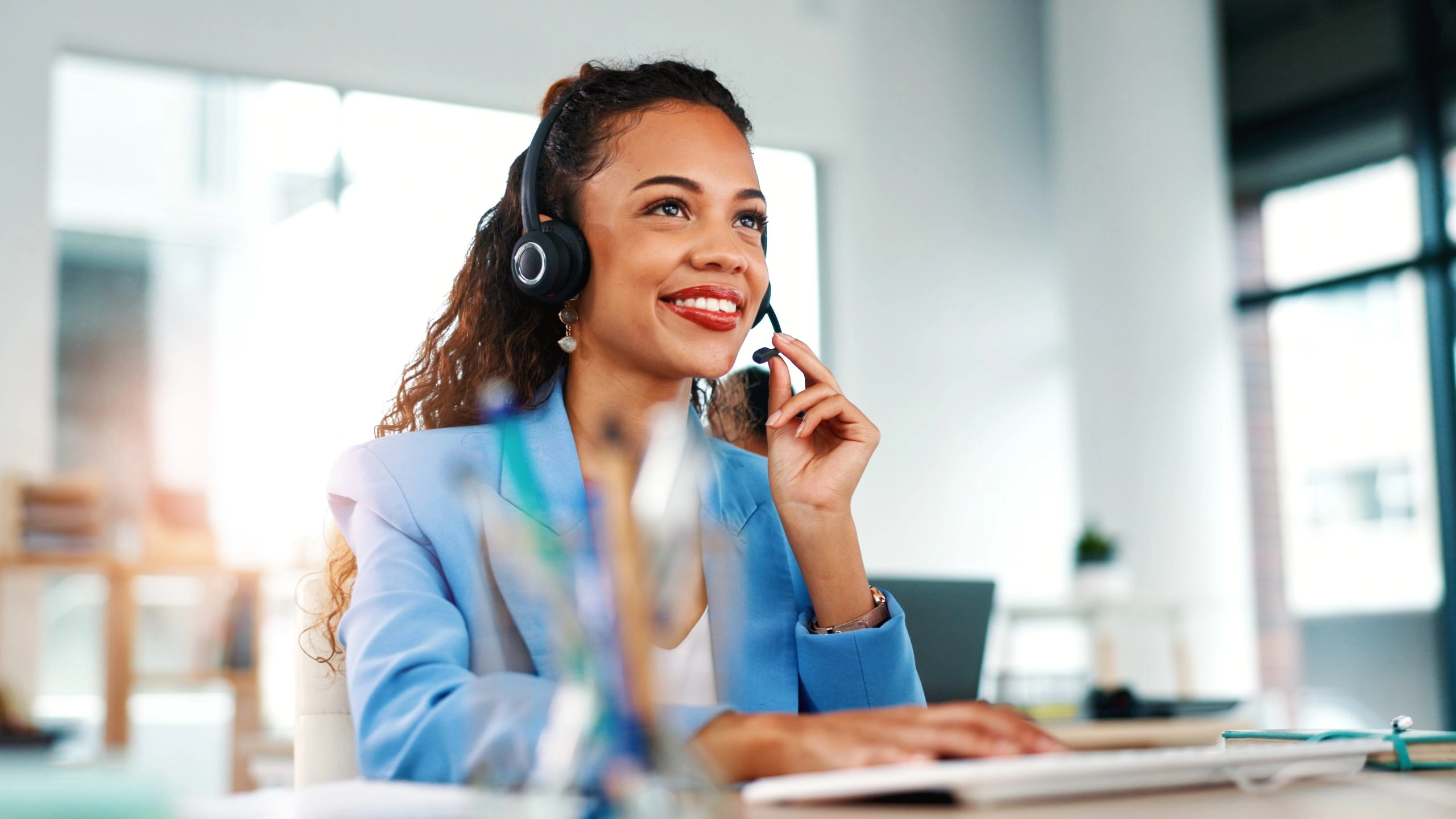 Customer service helpdesk communicating with client.